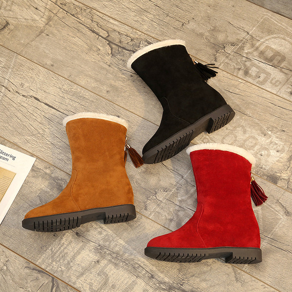 Μοντέρνες γυναικείες μπότες σε τρία χρώματα