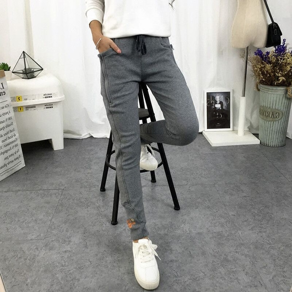 Γυναικείες αθλητικές φόρμες σε διάφορα μοντέλα με επένδυση