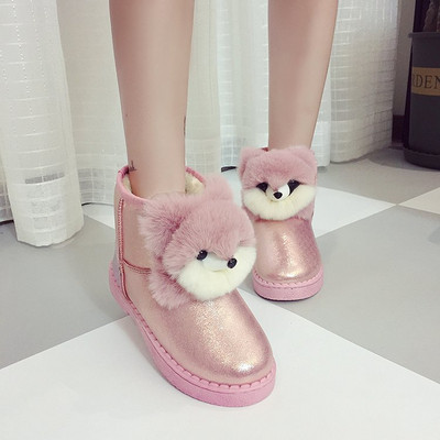 Μοντέρνες γυναικείες μπότες με τρισδιάστατο στοιχείο σε διάφορα χρώματα