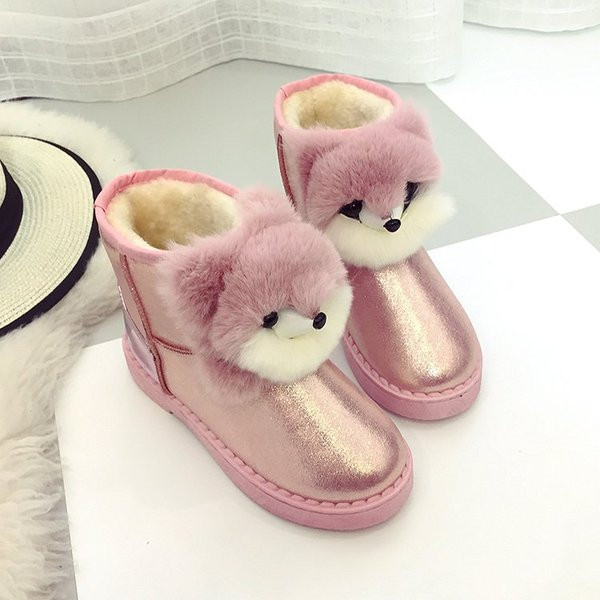 Μοντέρνες  γυναικείες  μπότες  με τρισδιάστατο στοιχείο σε διάφορα χρώματα