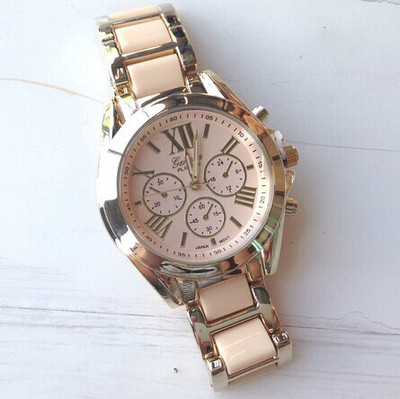 Μοντέρνο ρολόι σε διάφορα χρώματα