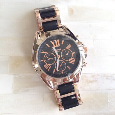 Μοντέρνο ρολόι σε διάφορα χρώματα