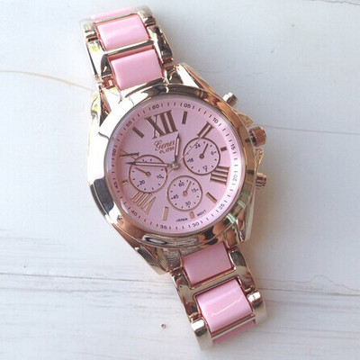 Μοντέρνο ρολόι σε διάφορα χρώματα