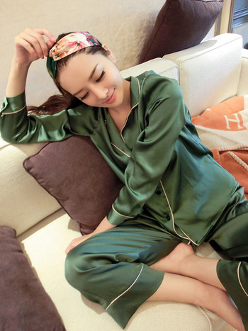 Стилна дамска пижама с копчета и V-образно деколте в няколко цвята