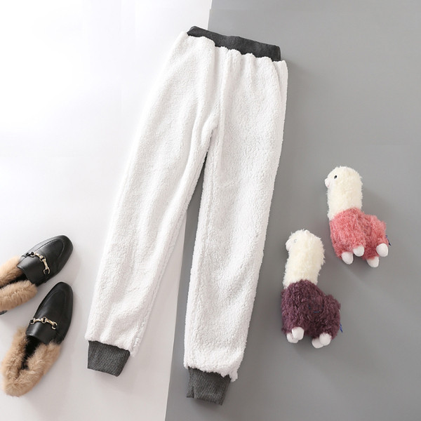 Costum de iarna dama in mai multe culori cu broderie