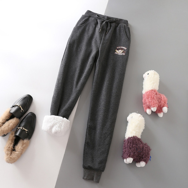 Costum de iarna dama in mai multe culori cu broderie