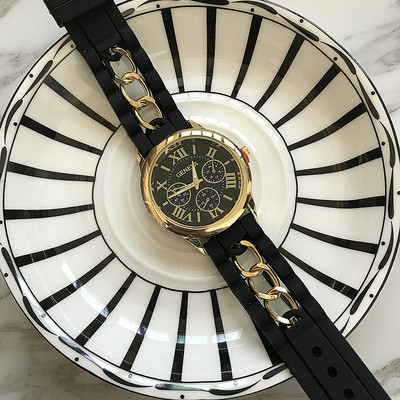 Ceas actual in mai multe culori potrivite pentru barbati si femei