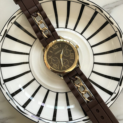 Ceas actual in mai multe culori potrivite pentru barbati si femei