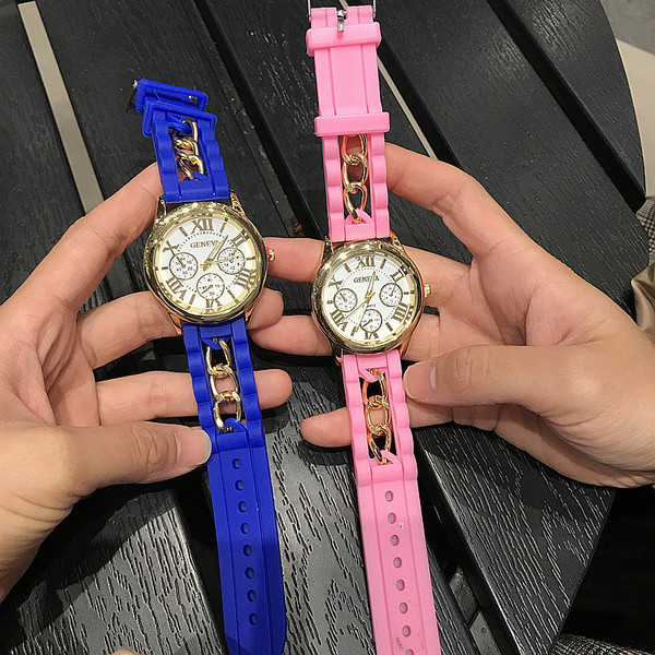 Ceas actual in mai multe culori potrivite pentru barbati si femei