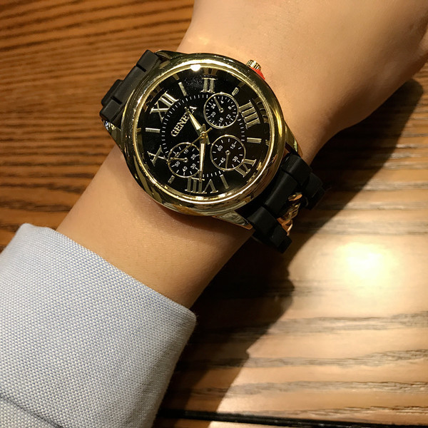 Ceas actual in mai multe culori potrivite pentru barbati si femei