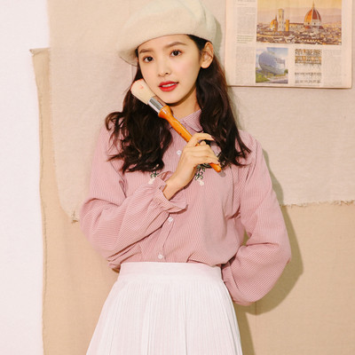 Cămașă de damă modernă cu broderie în două culori