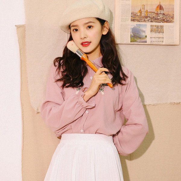 Cămașă de damă modernă cu broderie în două culori