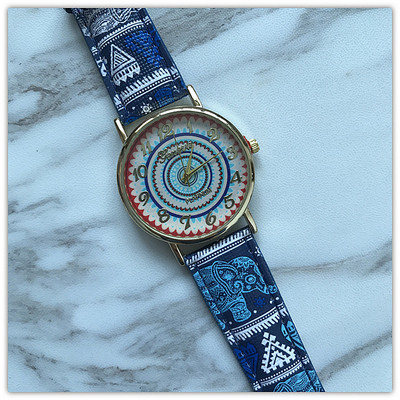 Γυναικείο ρολόι με έθνο μοτίβα σε δύο σχέδια