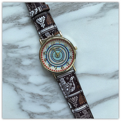 Γυναικείο ρολόι με έθνο μοτίβα σε δύο σχέδια