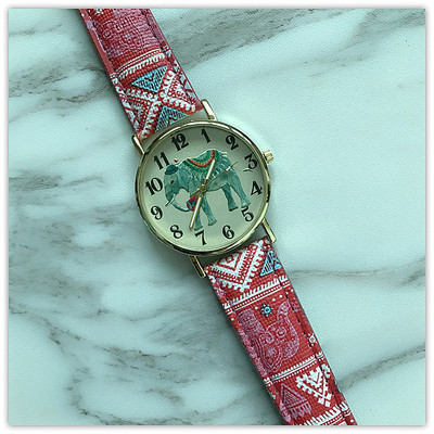 Γυναικείο ρολόι με έθνο μοτίβα σε δύο σχέδια