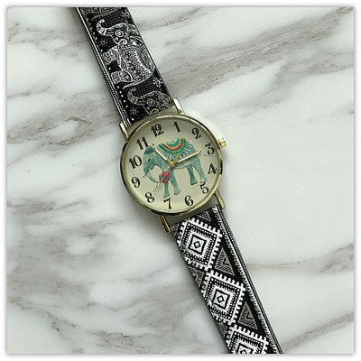 Γυναικείο ρολόι με έθνο μοτίβα σε δύο σχέδια