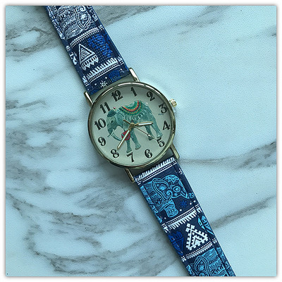 Γυναικείο ρολόι με έθνο μοτίβα σε δύο σχέδια