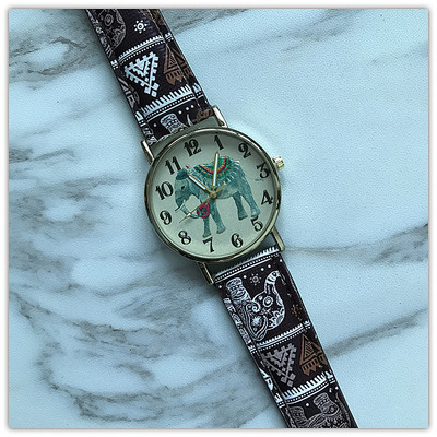 Γυναικείο ρολόι με έθνο μοτίβα σε δύο σχέδια