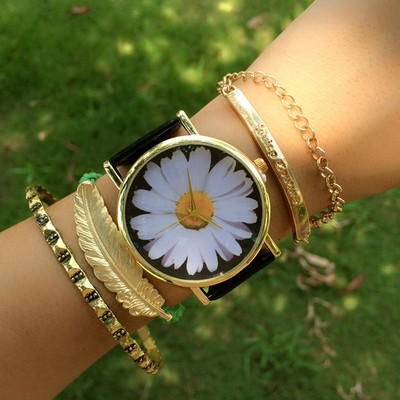 Дамски часовник с флорални мотиви и кожена каишка в няколко цвята