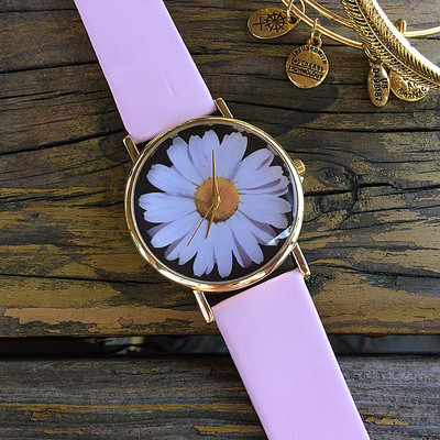 Γυναικείο ρολόι με λουλούδια και δερμάτινο λουρί σε διάφορα χρώματα