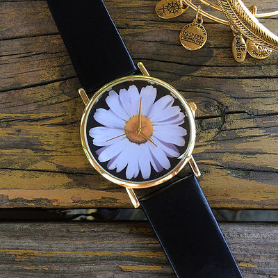 Γυναικείο ρολόι με λουλούδια και δερμάτινο λουρί σε διάφορα χρώματα