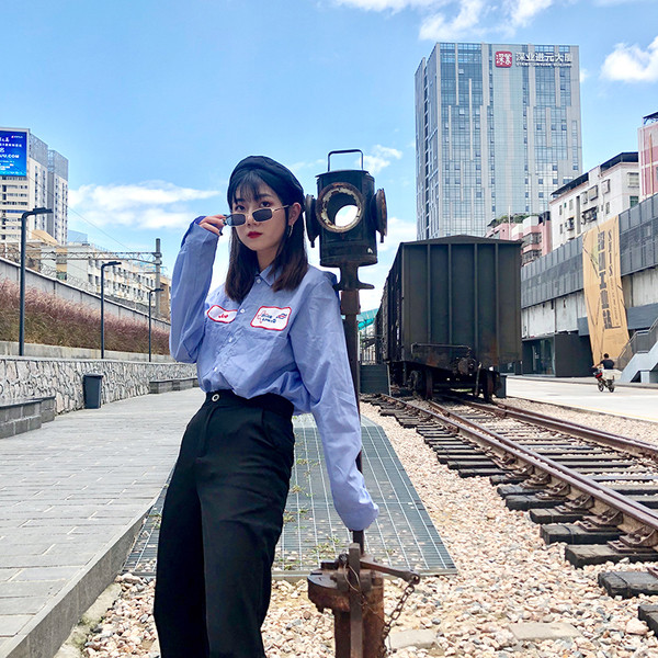 Cămașă modernă de damă în albastru cu broderie