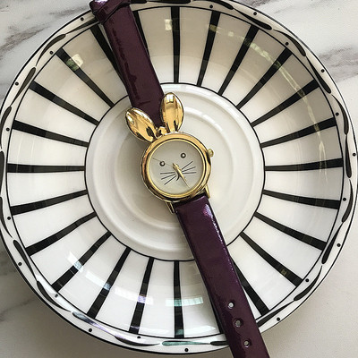 Μοντέρνο γυναικείο ρολόι με 3D διακόσμηση και δερμάτινο λουρί σε διάφορα χρώματα