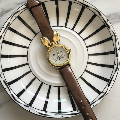 Μοντέρνο γυναικείο ρολόι με 3D διακόσμηση και δερμάτινο λουρί σε διάφορα χρώματα