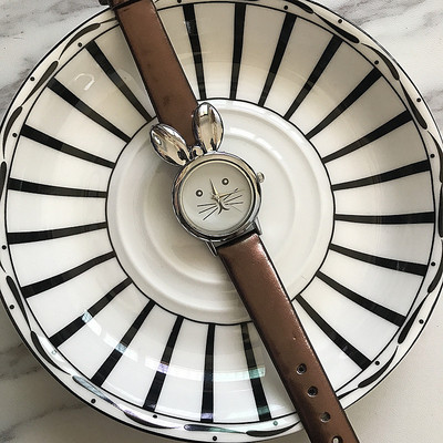 Μοντέρνο γυναικείο ρολόι με 3D διακόσμηση και δερμάτινο λουρί σε διάφορα χρώματα