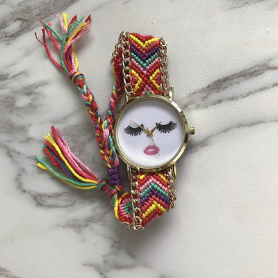 Ceas de dama cu aplicatie si curea tricotata in mai multe culori