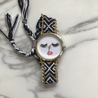 Ceas de dama cu aplicatie si curea tricotata in mai multe culori