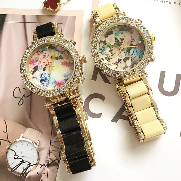 Ceas de damă elegant cu motive florale și pietre în negru și bej