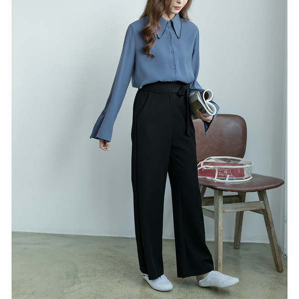 Μοντέρνο γυναικείο πουκάμισο με μεγάλο κολάρο και φαρδύ μανίκι σε μπλε χρώμα