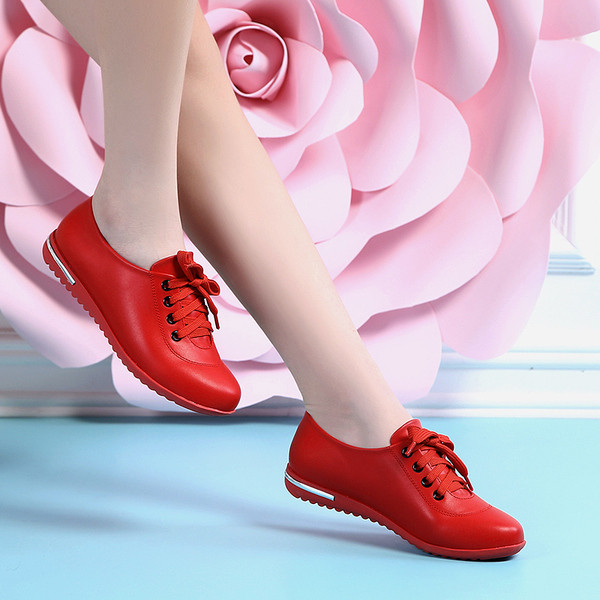 Спортно-елегантни обувки с връзки в три цвята подходящи за ежедневието