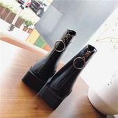 Καθημερινές γυναικείες δερμάτινες μπότες σε μαύρο χρώμα