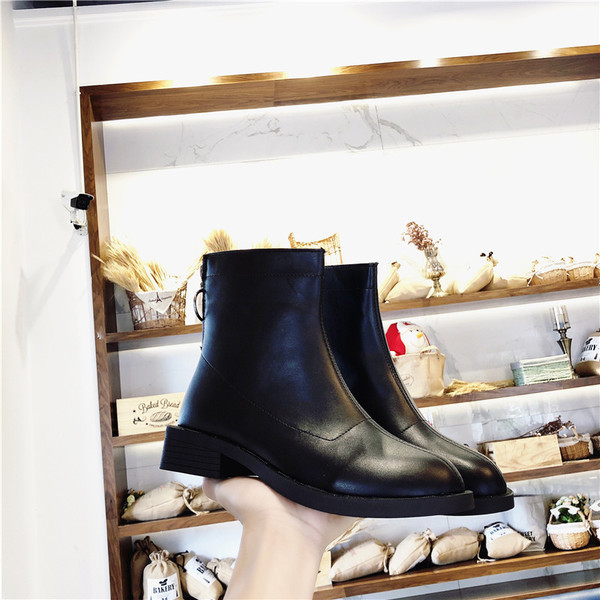 Καθημερινές γυναικείες δερμάτινες μπότες σε μαύρο χρώμα