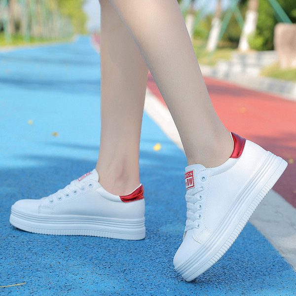 Adidasi moderni de dama in trei culori potriviti pentru utilizarea de zi cu zi