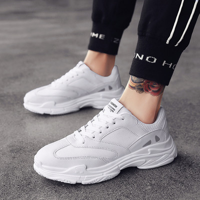 Adidași moderni pentru bărbați - trei modele