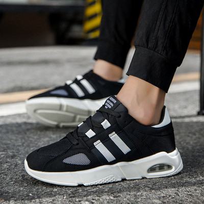 Adidași moderni pentru bărbați - trei modele