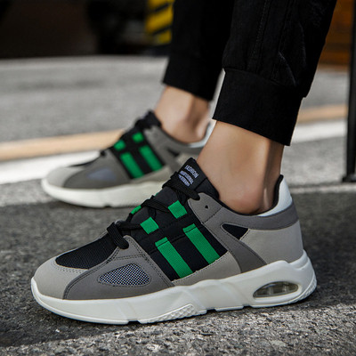 Adidași moderni pentru bărbați - trei modele