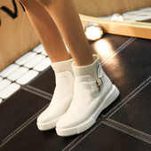 Καθημερινές γυναικείες μπότες με πόρπη σε μαύρο και άσπρο χρώμα