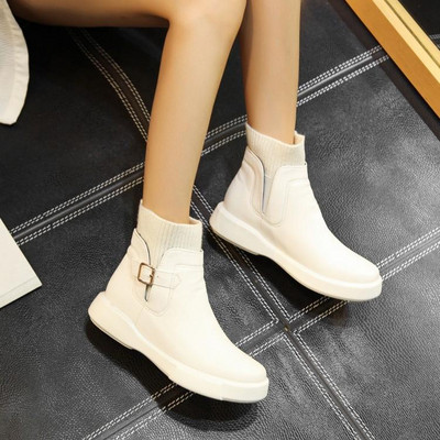 Καθημερινές γυναικείες μπότες με πόρπη σε μαύρο και άσπρο χρώμα