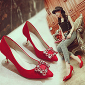 Μοντέρνα γυναικεία παπούτσια με μεταλλική πόρπη σε διάφορα χρώματα