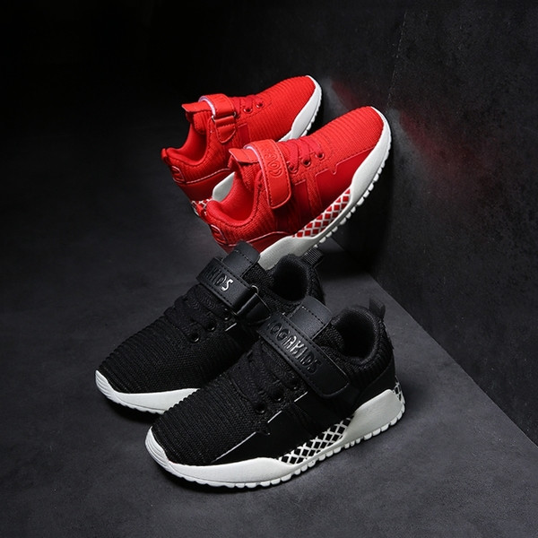 Adidași sport pentru copii cu autocolante în negru și roșu