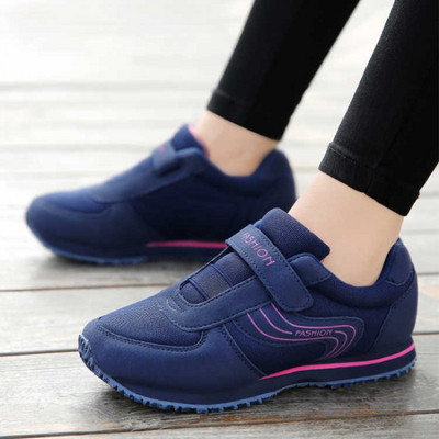 Ανδρικά πάνινα παπούτσια σε δύο μοντέλα με λουράκια βελκρό  κατάλληλα για τη καθημερινή ζωή