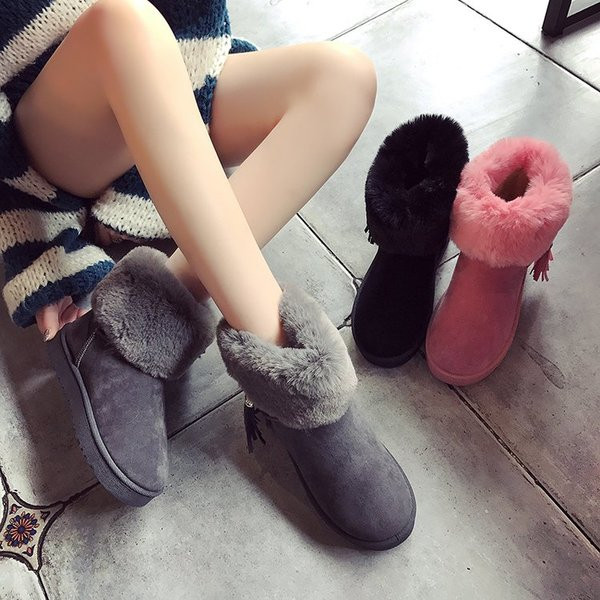 Γυναικείες  μπότες σουέτ με γούνα και φούντες σε τρία χρώματα