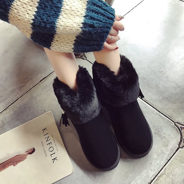 Γυναικείες  μπότες σουέτ με γούνα και φούντες σε τρία χρώματα