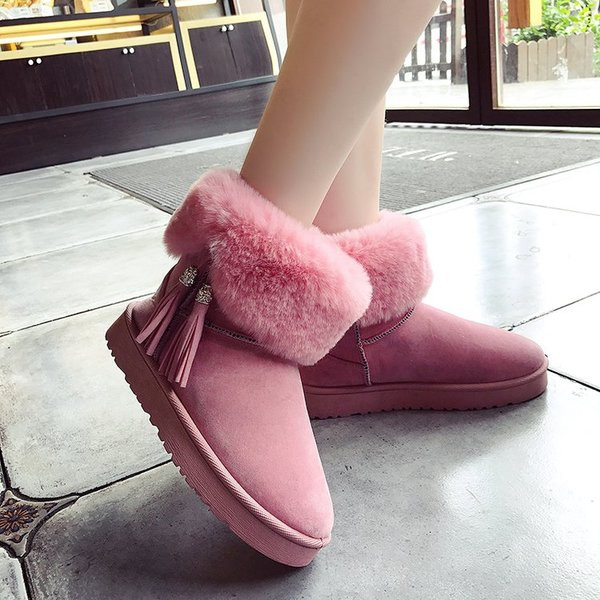 Γυναικείες  μπότες σουέτ με γούνα και φούντες σε τρία χρώματα