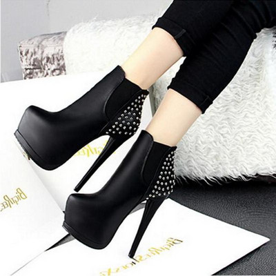 Κομψές γυναικείες μπότες με τρουξ σε μαύρο χρώμα - δύο μοντέλα