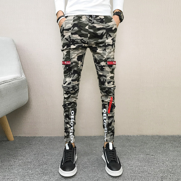 Pantaloni sport și casual pentru bărbați în model de camuflaj cu inscripție